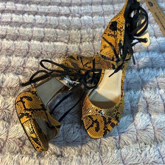 Snake Stiletto Heel Chatelle
Lace Gladiator Shoes Size 6.5 / 5
in Heels - Picture 1 of 8